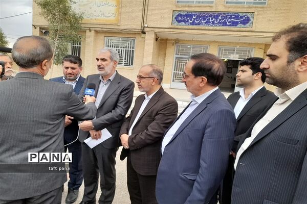 بازدید وزیر آموزش‌ و پرورش از هنرستان کار و دانش شهرستان تفت
