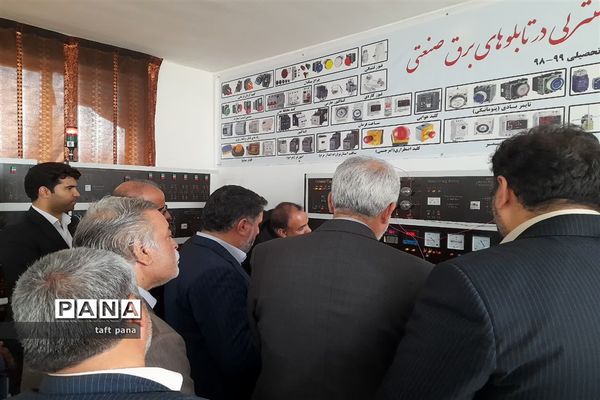 بازدید وزیر آموزش‌ و پرورش از هنرستان کار و دانش شهرستان تفت