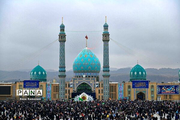 اجرای سرود سلام فرمانده 1 و 2  با حضور ابوذر روحی در مسجد جمکران