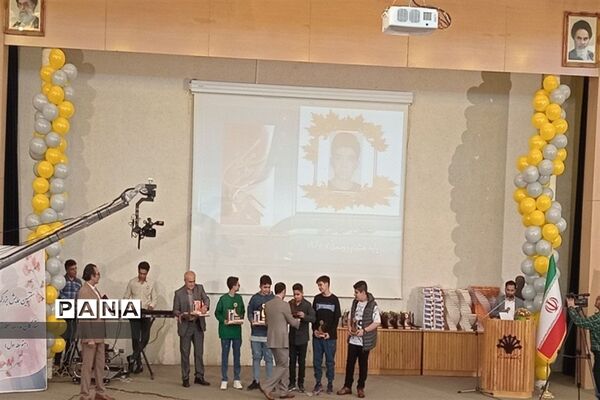 هفتمین همایش بزرگ ستارگان، ویژه دانش‌‍آموزان برتر دبیرستان شهیدمعمارزاده ناحیه 2 کرج