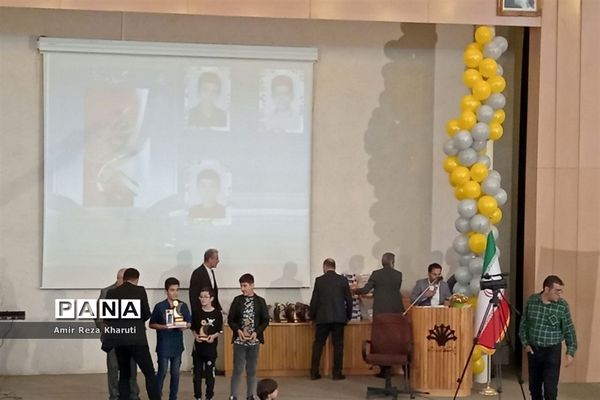 هفتمین همایش بزرگ ستارگان، ویژه دانش‌‍آموزان برتر دبیرستان شهیدمعمارزاده ناحیه 2 کرج