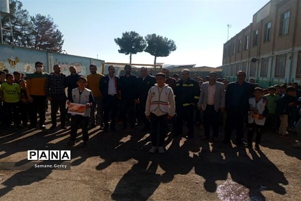 آموزش‌های ایمنی‌‌ به دانش‌آموزان پاکدشتی پیش از چهارشنبه‌سوری