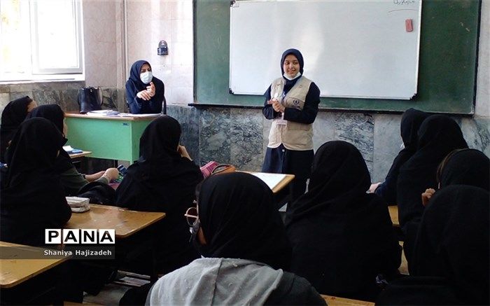 روایت دانش‌آموزان دبیرستان حضرت زینب(س) از حال و هوای این روزهای مدارس/فیلم