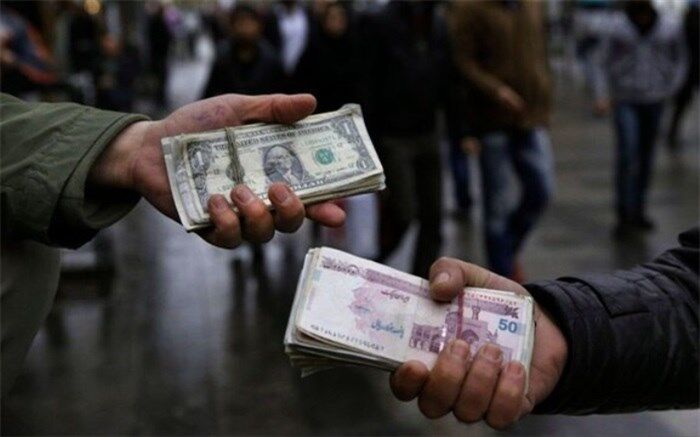 بازگشت دلار به زیر ۴۴ هزار تومان