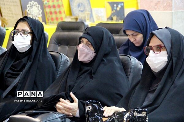 تقدیر از رابطان پژوهشسرای دخترانه رازی ناحیه یک شهرری