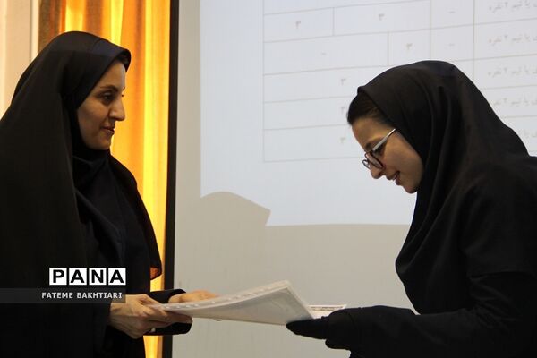 تقدیر از رابطان پژوهشسرای دخترانه رازی ناحیه یک شهرری