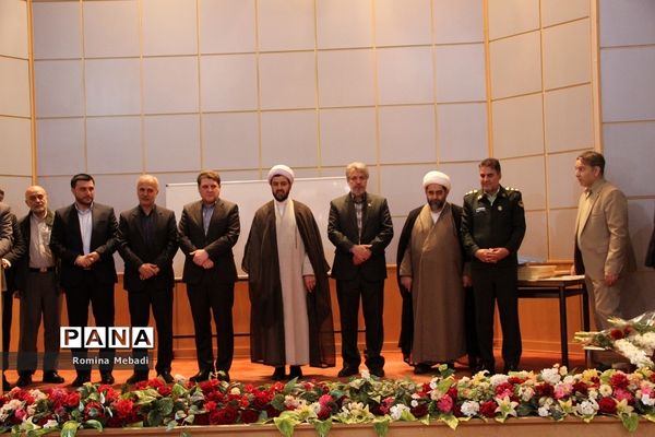 مراسم تجلیل از خدمات تلاشگران و خادمان آرامستان دارالسلام اسلامشهر