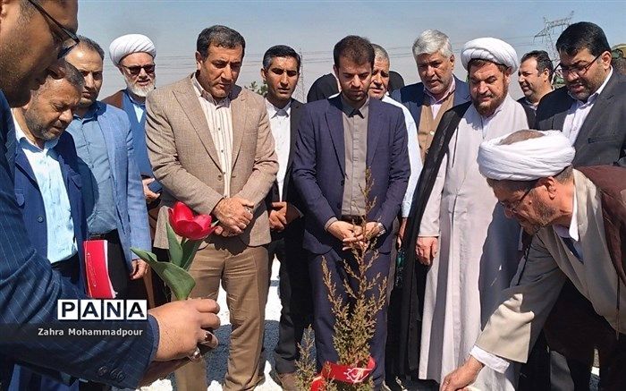 کاشتن نهال هدیه‌ای برای گرامیداشت جانفشانی شهیدان دفاع مقدس است/فیلم