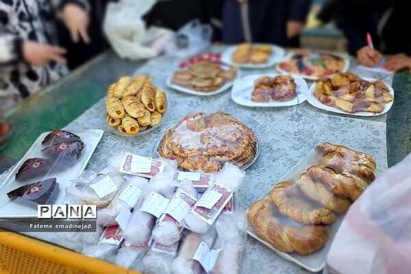 برپایی بازاچه جشنواره خوارزمی در دبیرستان آزاده رودهن