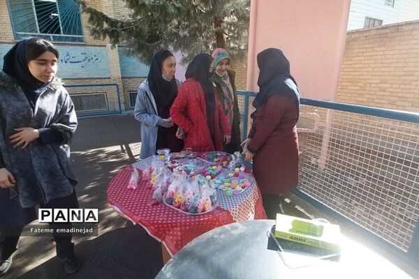 برپایی بازاچه جشنواره خوارزمی در دبیرستان آزاده رودهن