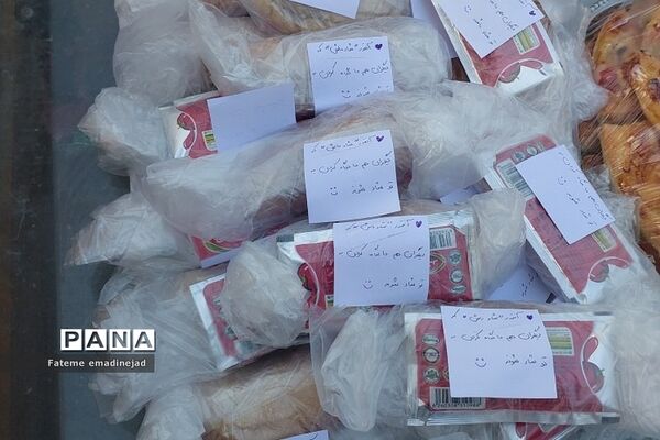 برپایی بازاچه جشنواره خوارزمی در دبیرستان آزاده رودهن