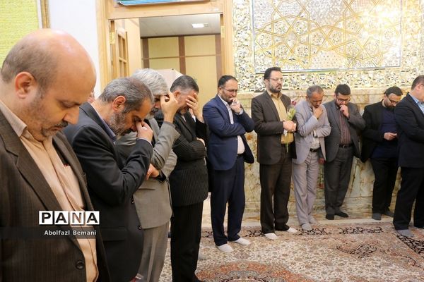 غبارروبی حرم حضرت معصومه(س) با حضور اعضای ستاد اسکان نوروزی فرهنگیان