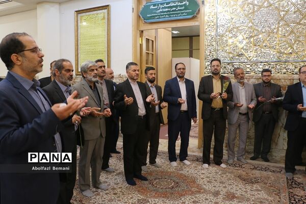 غبارروبی حرم حضرت معصومه(س) با حضور اعضای ستاد اسکان نوروزی فرهنگیان