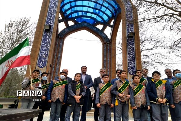 آیین غبار روبی  یادمان شهدای گمنام بوستان پلیس همزمان با گرامیداشت روز شهدا
