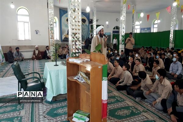 برگزاری آیین نمادین جشن تکلیف دانش‌آموزان پسر شهرستان فیروزکوه