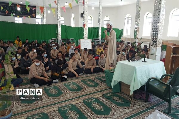 برگزاری آیین نمادین جشن تکلیف دانش‌آموزان پسر شهرستان فیروزکوه