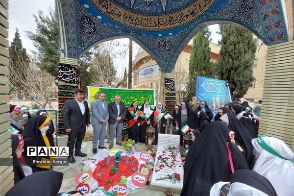 تجدید بیعت دانش آموزان منطقه ۵ با  شهید گمنام