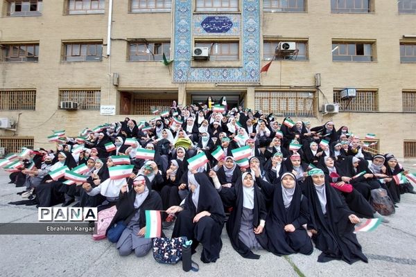 تجدید بیعت دانش آموزان منطقه ۵ با  شهید گمنام