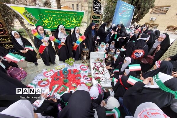تجدید بیعت دانش آموزان منطقه ۵ با  شهید گمنام