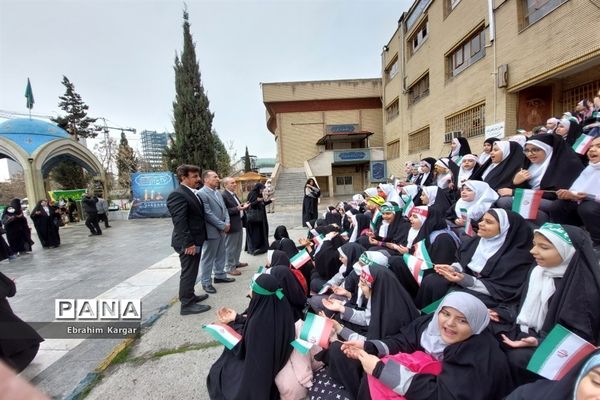 تجدید بیعت دانش آموزان منطقه ۵ با  شهید گمنام