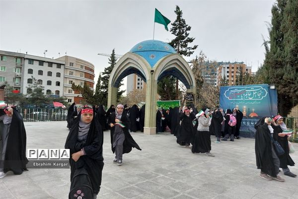 تجدید بیعت دانش آموزان منطقه ۵ با  شهید گمنام