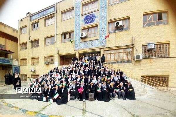 تجدید بیعت دانش آموزان منطقه ۵ با  شهید گمنام