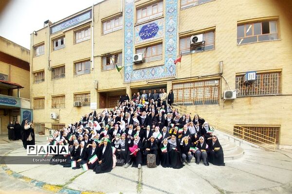 تجدید بیعت دانش آموزان منطقه ۵ با  شهید گمنام