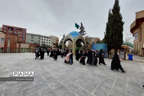 تجدید بیعت دانش آموزان منطقه ۵ با  شهید گمنام