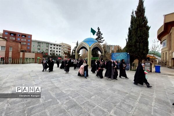 تجدید بیعت دانش آموزان منطقه ۵ با  شهید گمنام