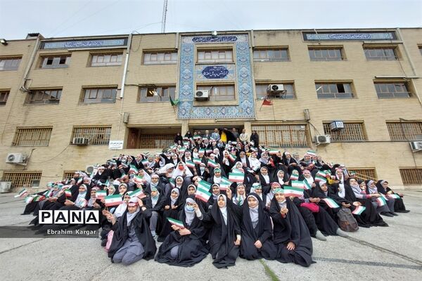 تجدید بیعت دانش آموزان منطقه ۵ با  شهید گمنام