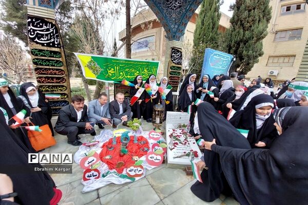 تجدید بیعت دانش آموزان منطقه ۵ با  شهید گمنام