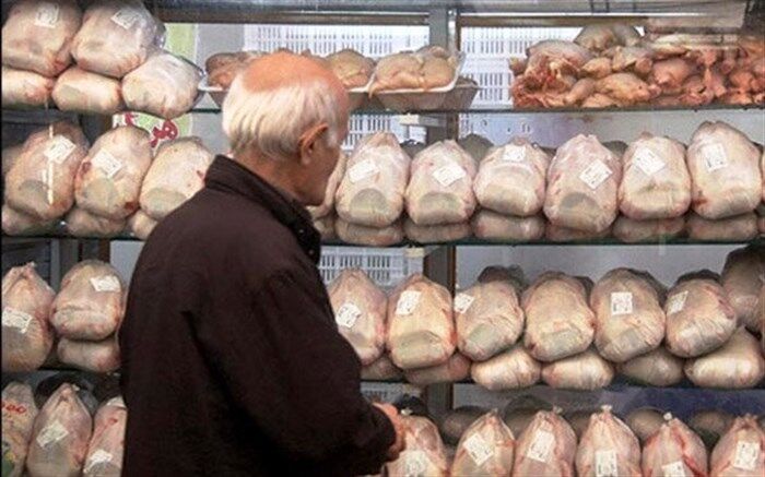 فروش مرغ با قیمت بیش از ۶۳ هزار تومان تخلف است