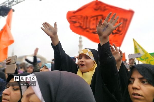 اجرای بارانی سرود سلام فرمانده