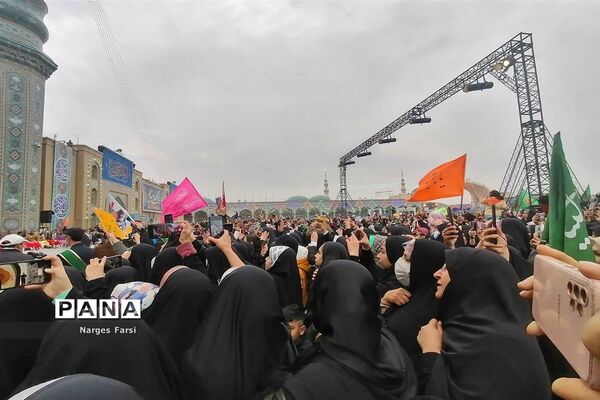 اجرای بارانی سرود سلام فرمانده