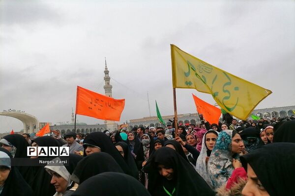 اجرای بارانی سرود سلام فرمانده