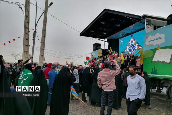 اجرای بارانی سرود سلام فرمانده