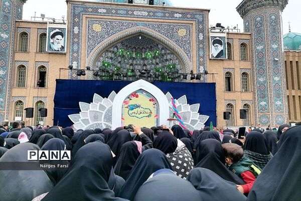 اجرای بارانی سرود سلام فرمانده