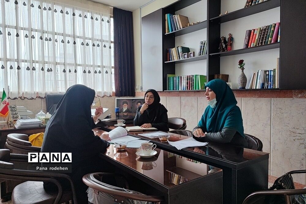 برگزاری کارگاه آموزشی اصول تدوین و مستند‌سازی تجارب برتر و داوری مستندات در هنرستان مبتکران رودهن