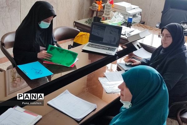 برگزاری کارگاه آموزشی اصول تدوین و مستند‌سازی تجارب برتر و داوری مستندات در هنرستان مبتکران رودهن