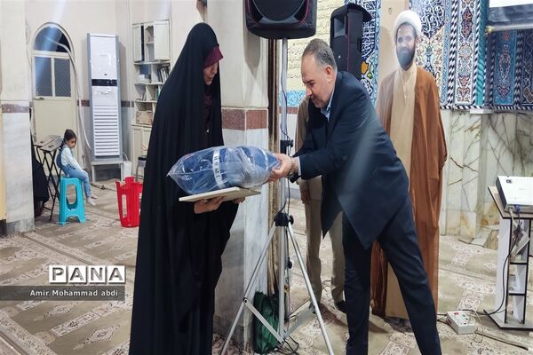 مراسم تجلیل و تقدیر از خانواده شهدا هشت سال دفاع مقدس