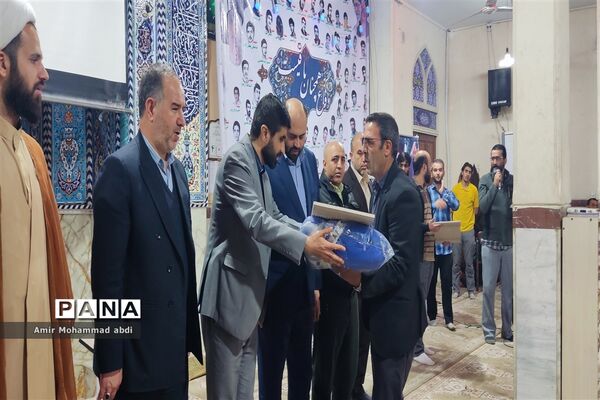 مراسم تجلیل و تقدیر از خانواده شهدا هشت سال دفاع مقدس