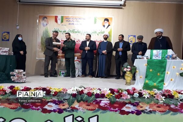 تجلیل از عوامل اجرایی مدرسه انقلاب در شادگان