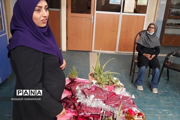 برگزاری کارگاه توجیهی چهارشنبه‌سوری ویژه آموزگاران در دبستان حضرت زهرا(س)‌۲ رودهن