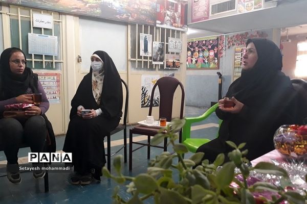 برگزاری کارگاه توجیهی چهارشنبه‌سوری ویژه آموزگاران در دبستان حضرت زهرا(س)‌۲ رودهن