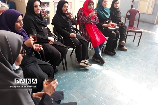 برگزاری کارگاه توجیهی چهارشنبه‌سوری ویژه آموزگاران در دبستان حضرت زهرا(س)‌۲ رودهن