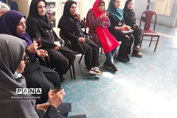 برگزاری کارگاه توجیهی چهارشنبه‌سوری ویژه آموزگاران در دبستان حضرت زهرا(س)‌۲ رودهن
