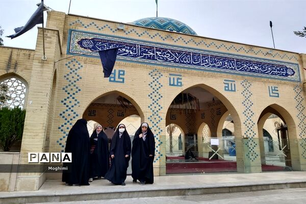 بازدید دانش آموزان منطقه ۱۳ از گلزار شهدای گمنام کوی زینبیه