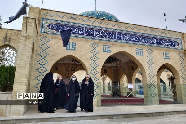 بازدید دانش آموزان منطقه ۱۳ از گلزار شهدای گمنام کوی زینبیه