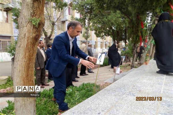 کاشت نهال به یاد شهدای مدافع حرم و دفاع مقدس