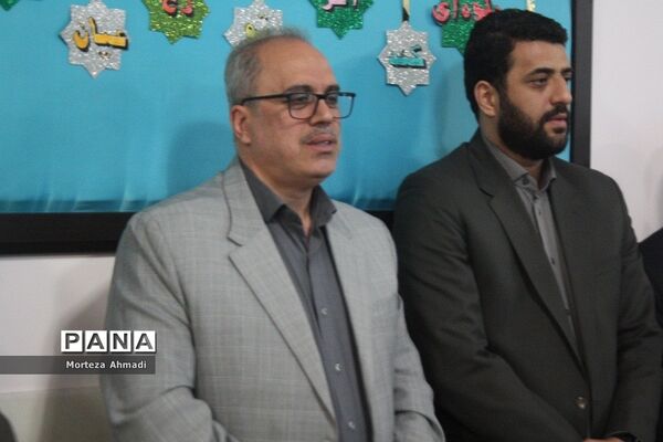 تجلیل از خانواده شهدا در دبستان شاهد لاله‌ها ناحیه یک شهرری